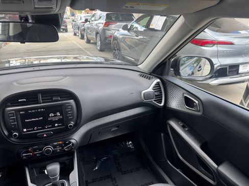Used 2025 Kia Soul LX w/ LX Technology Package image 33