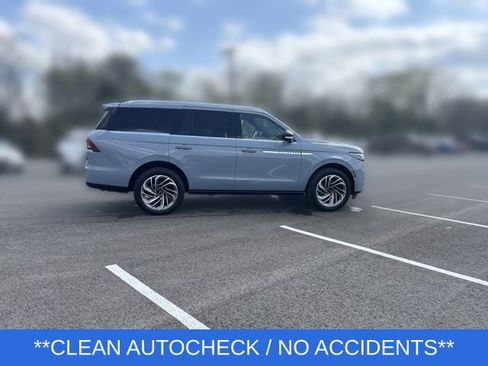 Used 2025 Lincoln Navigator Reserve AWD/4WD image 8