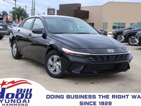 New 2025 Hyundai Elantra SE image 1