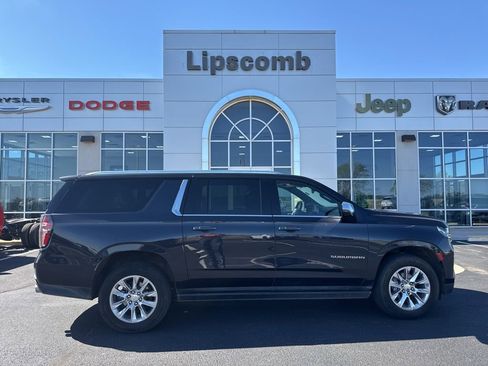 Used 2023 Chevrolet Suburban Premier AWD/4WD image 8