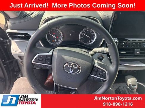 Used 2022 Toyota Highlander Platinum image 10