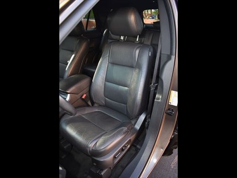 Used 2015 Ford Explorer XLT w/ Equipment Group 202A FWD image 15