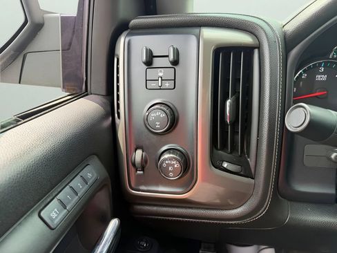 Used 2017 Chevrolet Silverado 1500 High Country AWD/4WD image 23