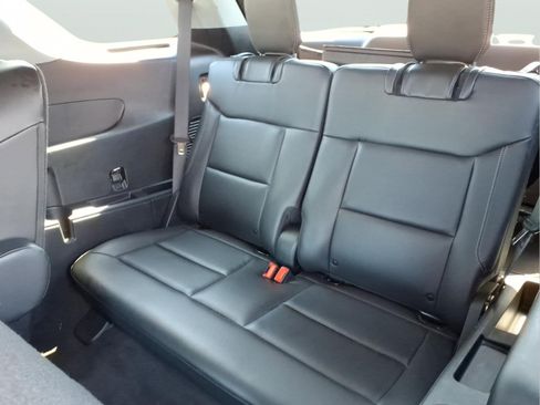 Used 2022 Ford Explorer XLT w/ Equipment Group 202A image 7