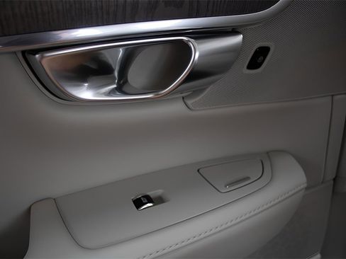 Certified 2025 Volvo S90 B6 Ultra image 21