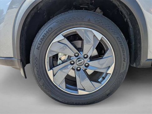Used 2024 Nissan Rogue SV FWD image 9