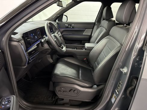 Used 2025 Hyundai Santa Fe Calligraphy FWD image 5