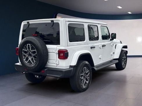 Used 2026 Jeep Wrangler Unlimited Sahara AWD/4WD image 5