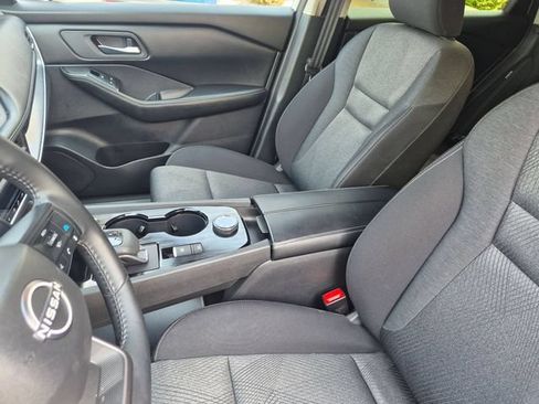 Used 2025 Nissan Rogue SV AWD/4WD image 12