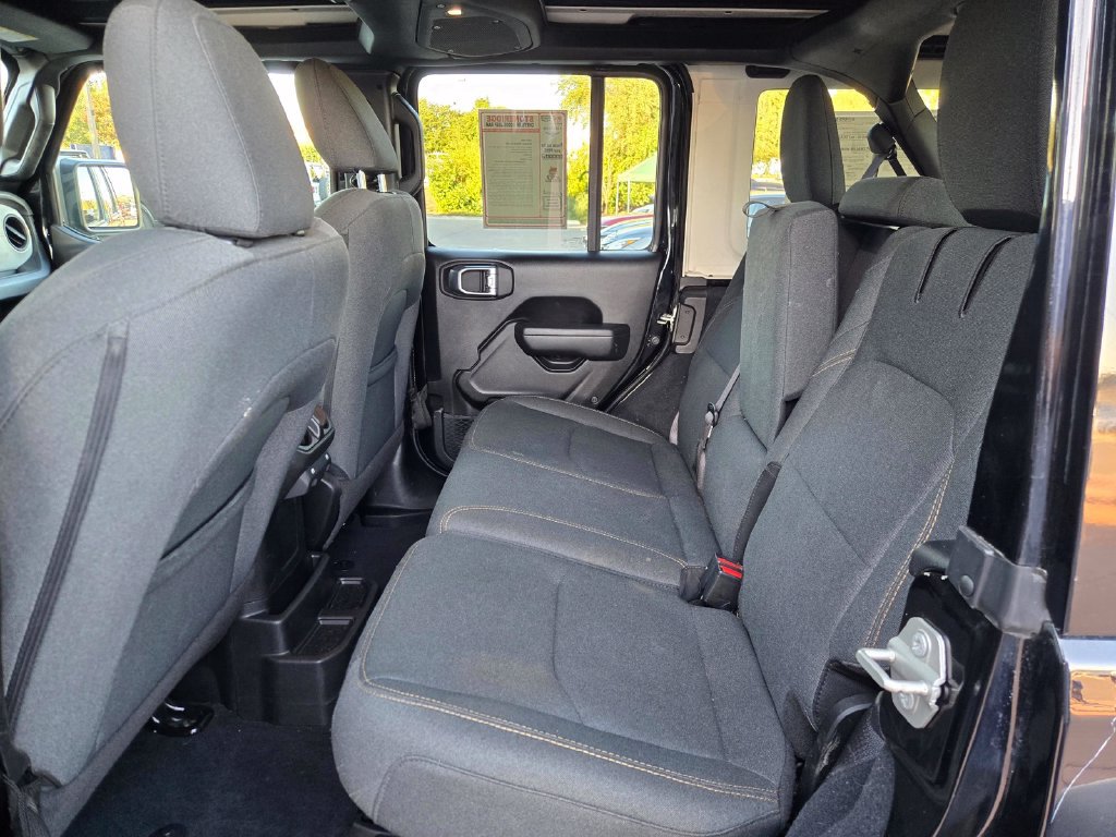 Used 2024 Jeep Wrangler Unlimited AWD/4WD image 10