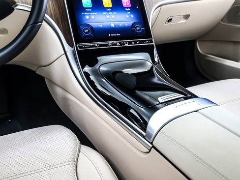 Certified 2025 Mercedes-Benz C 300 Sedan image 8