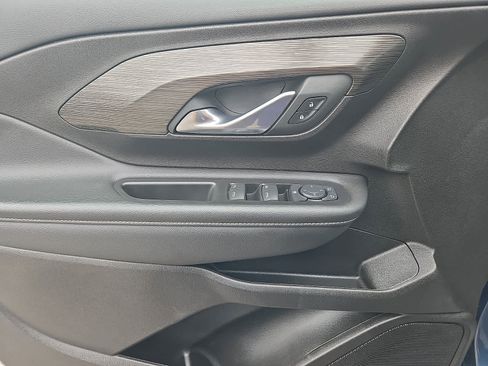 Used 2024 GMC Terrain SLE w/ Driver Convenience Package image 14