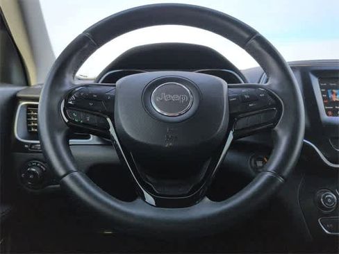 Used 2019 Jeep Cherokee Latitude Plus image 22