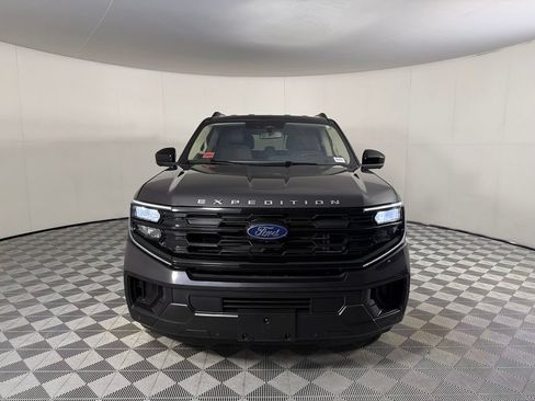 Used 2025 Ford Expedition Active AWD/4WD image 3