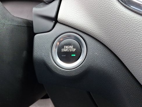 Used 2022 Chevrolet Equinox LS image 24