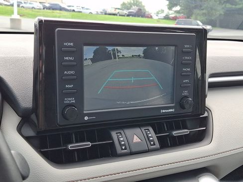 Certified 2022 Toyota RAV4 XLE Premium AWD/4WD image 20