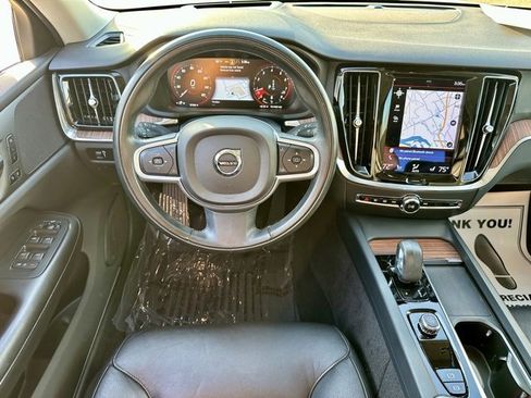 Used 2022 Volvo S60 B5 Inscription image 17
