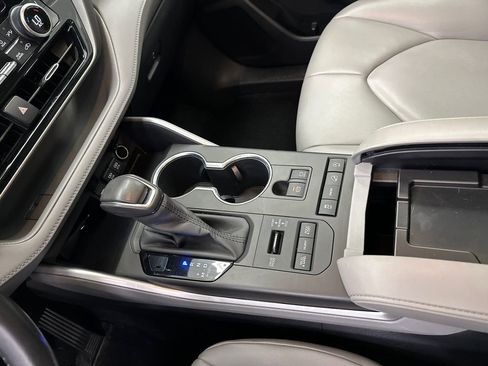 Used 2020 Toyota Highlander XLE image 33