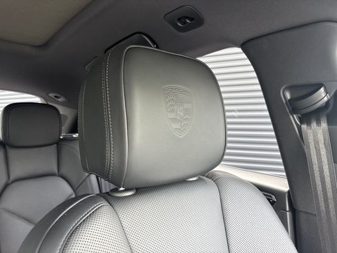 Certified 2026 Porsche Macan AWD/4WD image 28