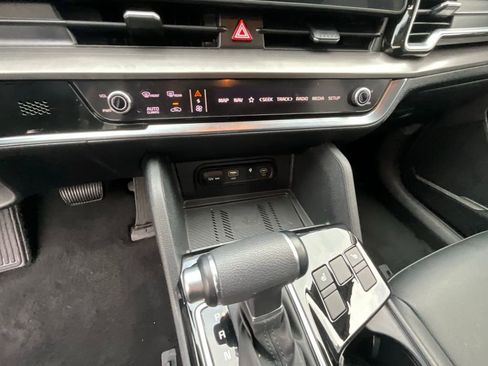Used 2025 Kia Sportage EX image 17