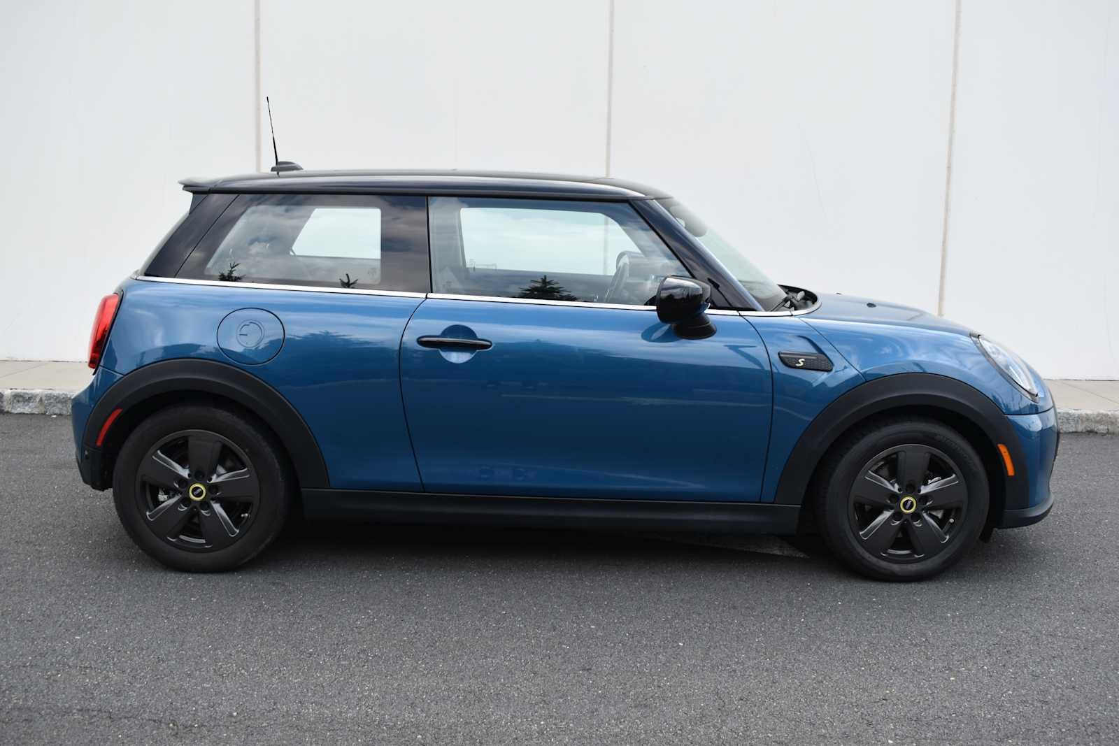 Used 2024 MINI Cooper SE FWD image 4