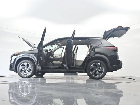 Used 2025 Nissan Rogue SV FWD image 43