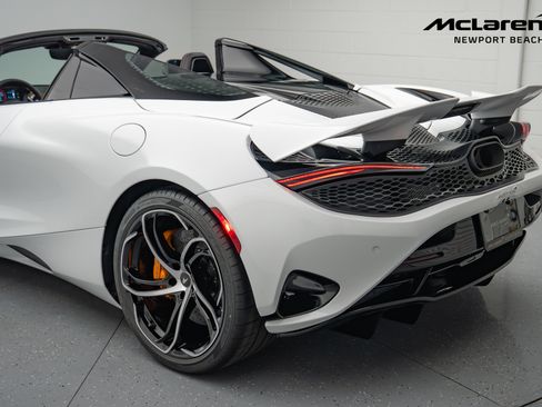 Used 2026 McLaren 750S Spider RWD image 14