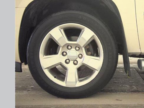 Used 2013 Chevrolet Avalanche LTZ image 7