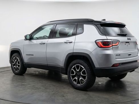 Used 2025 Jeep Compass Trailhawk AWD/4WD image 6