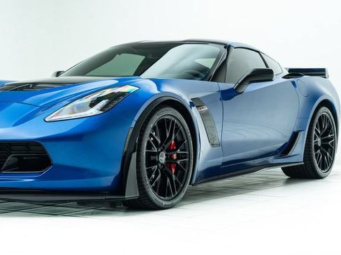 Used 2015 Chevrolet Corvette Z06 w/ 3LZ Preferred Equipment Group RWD image 9