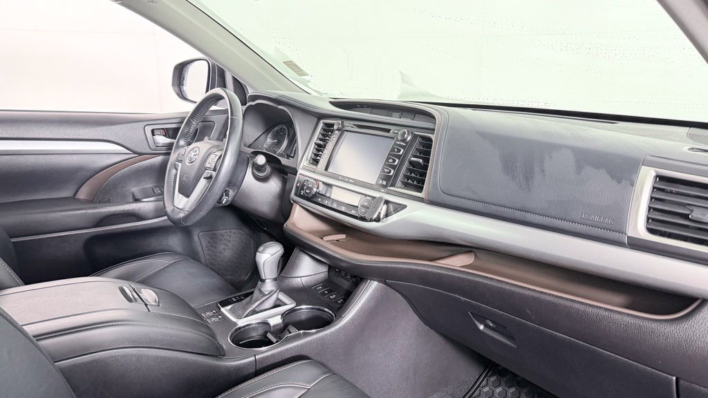 Used 2017 Toyota Highlander XLE AWD/4WD image 34