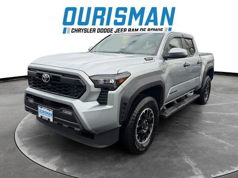 Used 2025 Toyota Tacoma TRD Off-Road image 2
