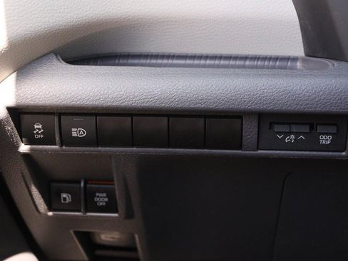 Used 2024 Toyota Sienna LE FWD image 20