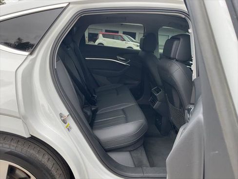 Used 2022 Audi e-tron Premium Plus w/ Premium Plus Package image 38