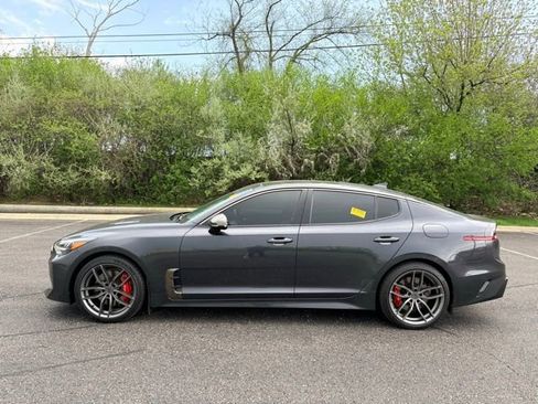 Used 2022 Kia Stinger GT1 AWD/4WD image 2