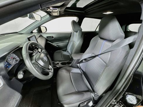 Used 2025 Toyota Corolla Cross AWD Hybrid w/ Moonroof Package image 16