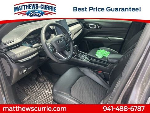 Used 2024 Jeep Compass Latitude w/ Convenience Group AWD/4WD image 5