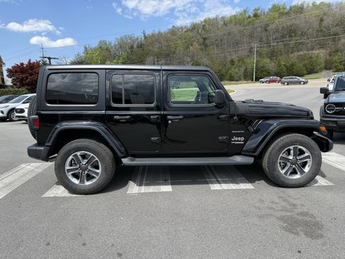 Used 2022 Jeep Wrangler Unlimited Sahara w/ Cold Weather Group AWD/4WD image 4