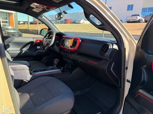 Used 2017 Toyota Tacoma TRD Off-Road image 24