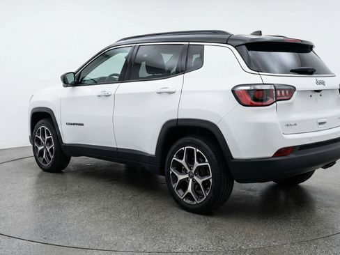 Used 2025 Jeep Compass Limited image 6