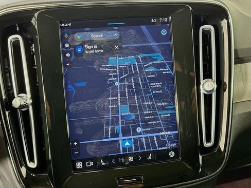 Used 2023 Volvo XC40 B5 Plus w/ Driver Assist Package image 17