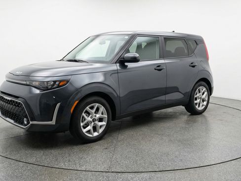 Used 2025 Kia Soul LX w/ LX Technology Package image 3