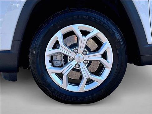 Used 2024 Jeep Compass Latitude AWD/4WD image 10