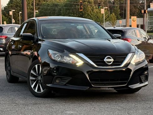 Used 2017 Nissan Altima 2.5 SR w/ Midnight Edition Package FWD image 7