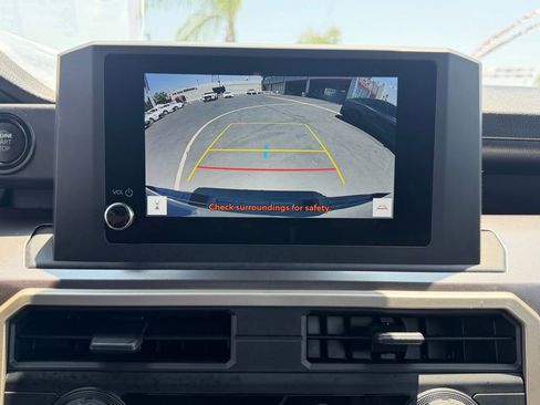 Certified 2025 Toyota Tacoma SR5 AWD/4WD image 31