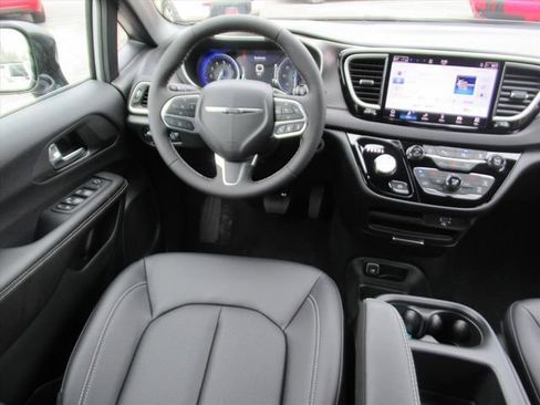 New 2026 Chrysler Voyager LX image 12