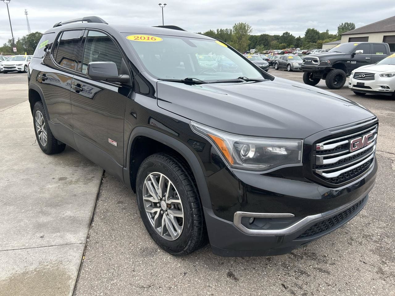 Used 2019 GMC Acadia SLE w/ Driver Alert Package I AWD/4WD image 3