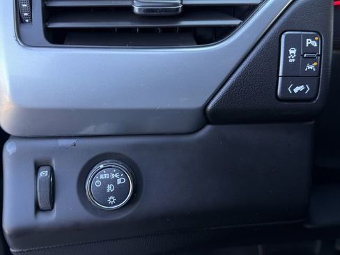 Used 2018 Chevrolet Tahoe Premier image 16