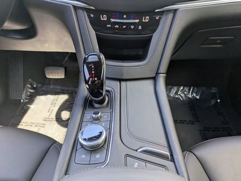 Certified 2025 Cadillac XT5 Luxury w/ LPO, Floor Liner Package FWD image 23