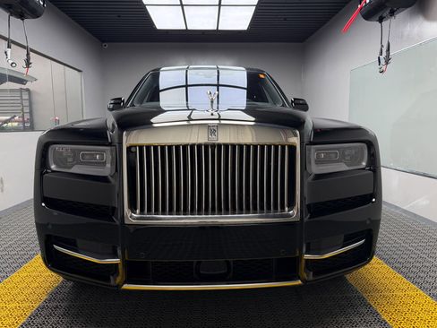 Used 2020 Rolls-Royce Cullinan image 3
